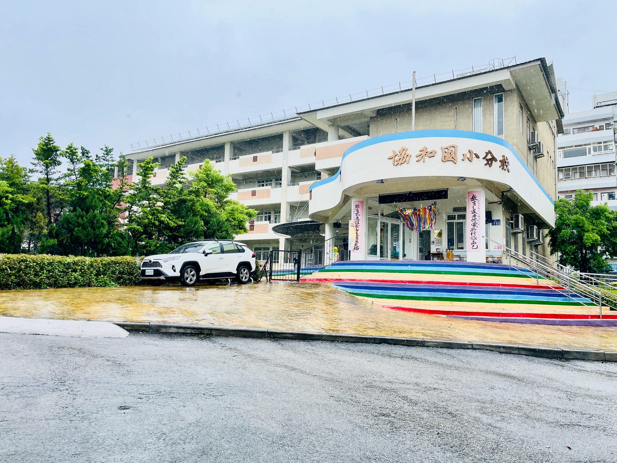 台中《東海夜市》旁近學區三房免整理電梯華廈
