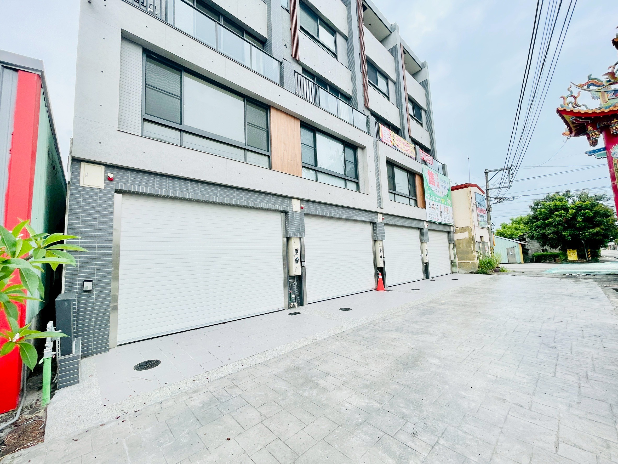 台中大肚《文昌一墅》正12米路可停四車黃金店面D