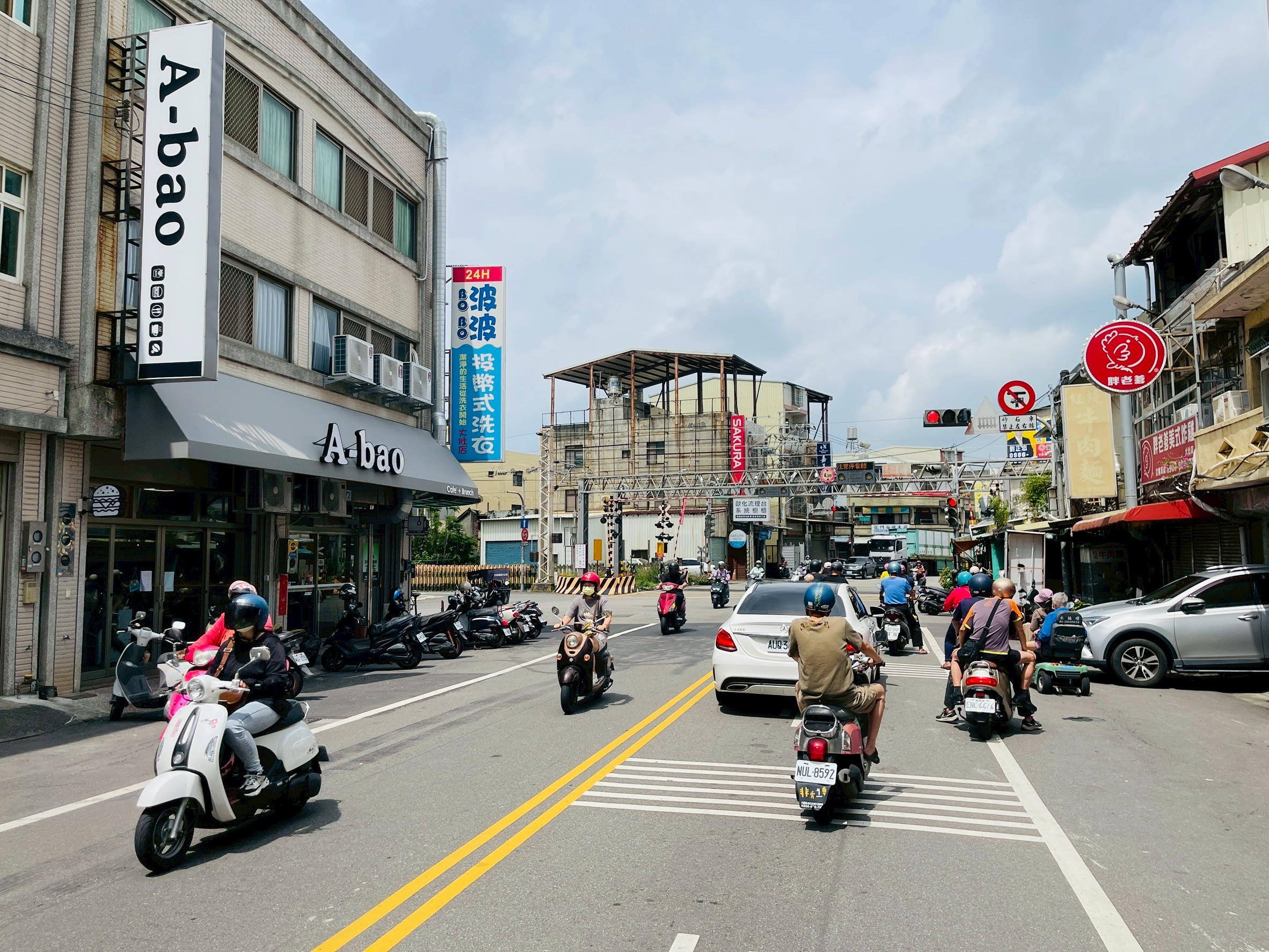 台中大肚《文昌一墅》正12米路可停四車黃金店面A