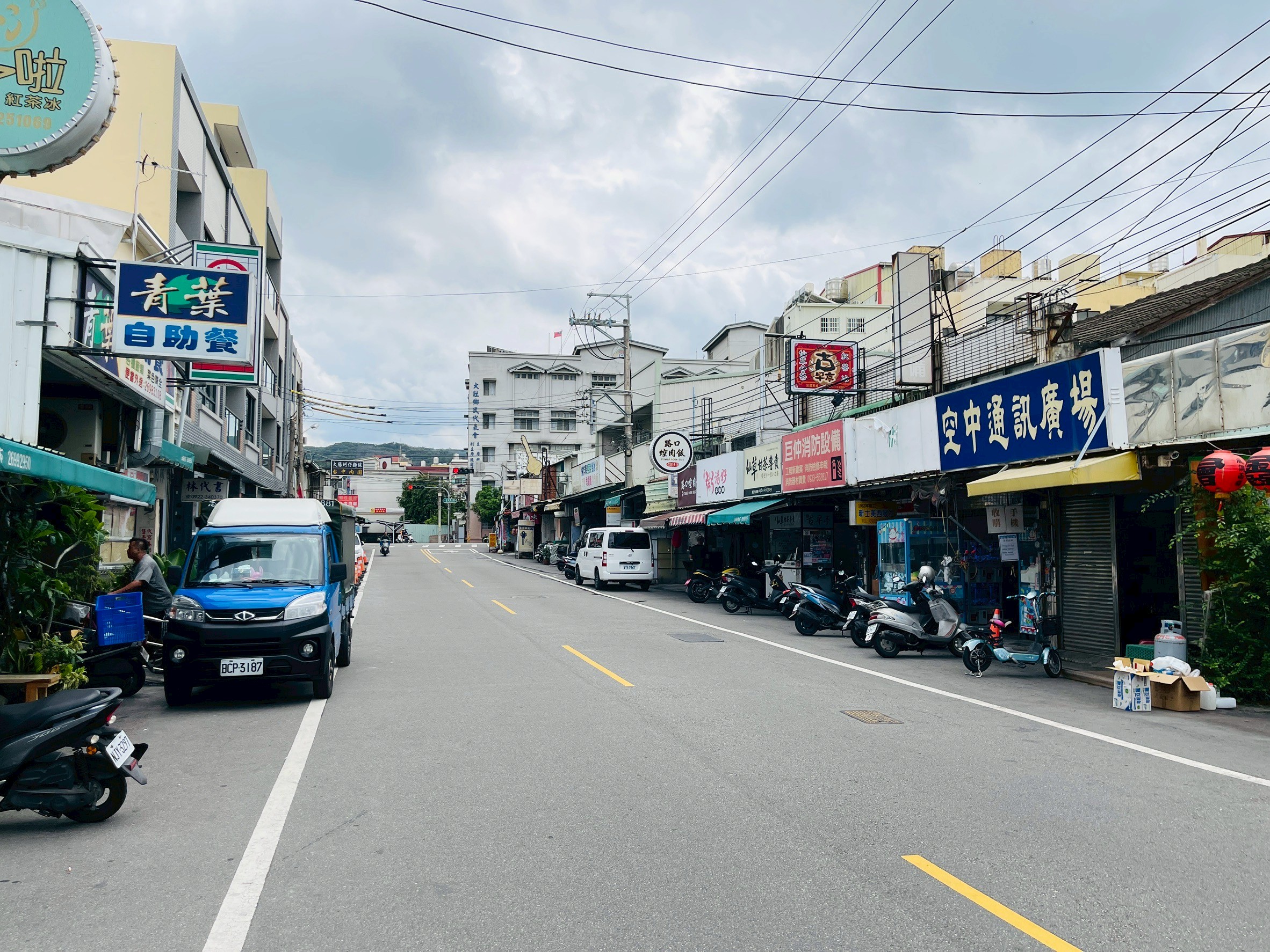 台中大肚《文昌一墅》正12米路可停四車黃金店面D