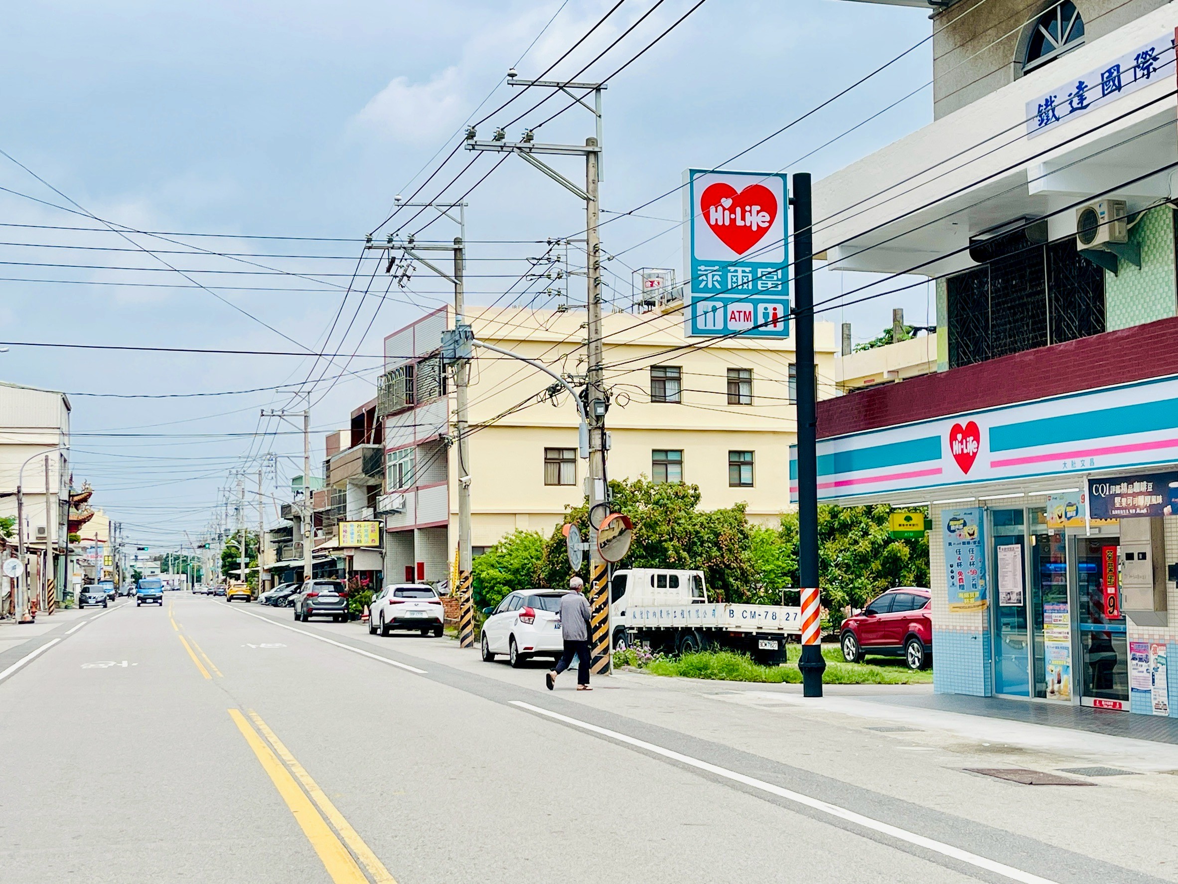 台中大肚《文昌一墅》正12米路可停四車黃金店面D