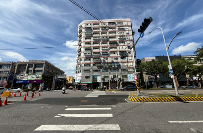 永慶許書豪★羅東鎮三房兩衛大坪數電梯華廈