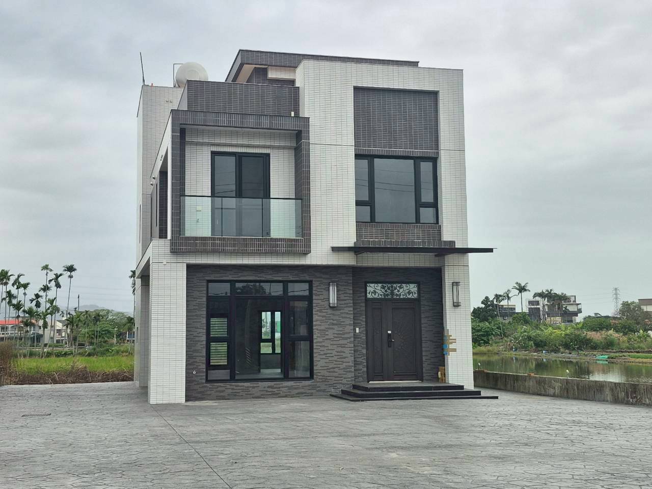 永慶許書豪★冬山國五旁全新五套房電梯農舍