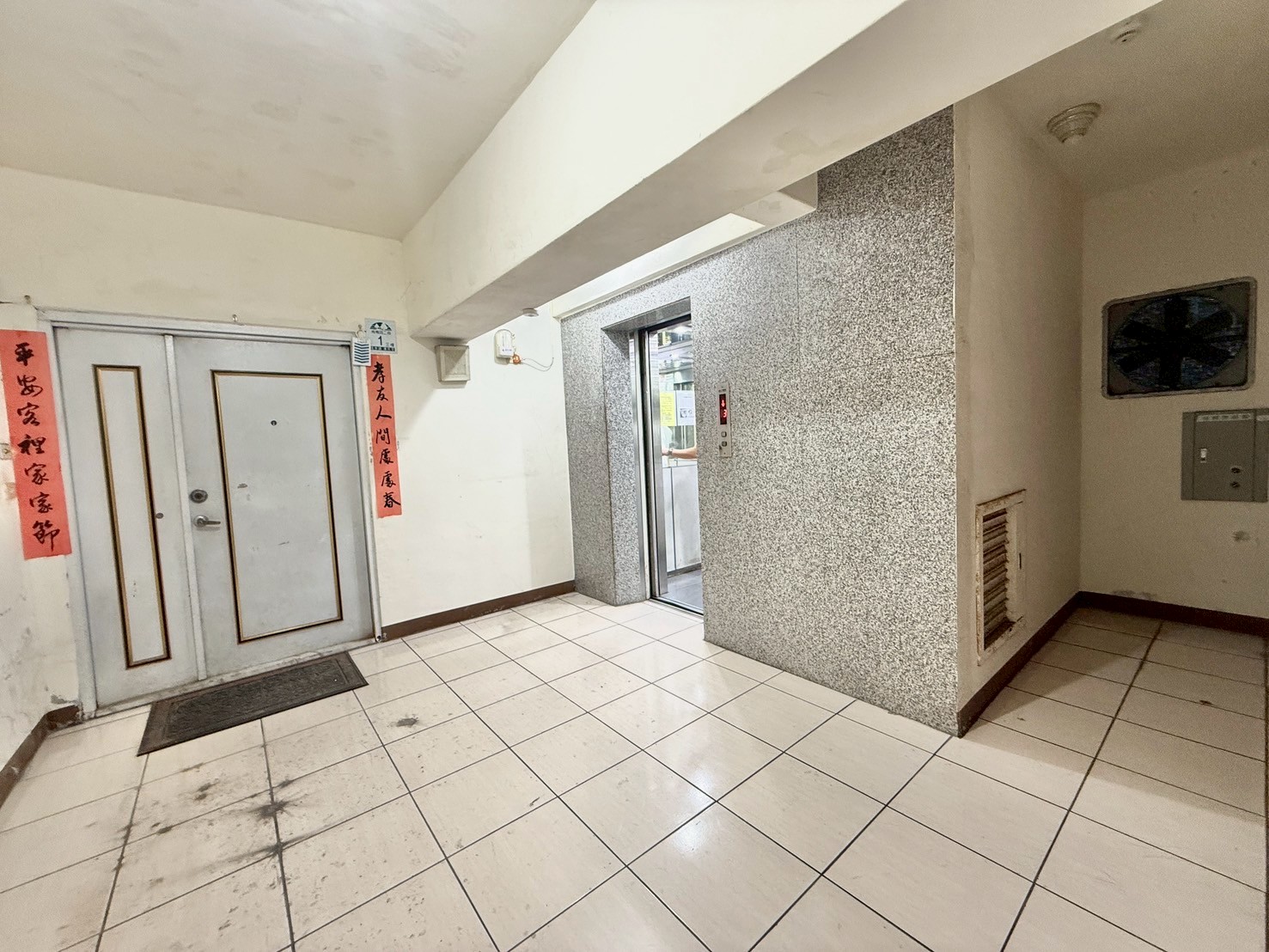 永慶許書豪★羅東鎮三房兩衛大坪數電梯華廈