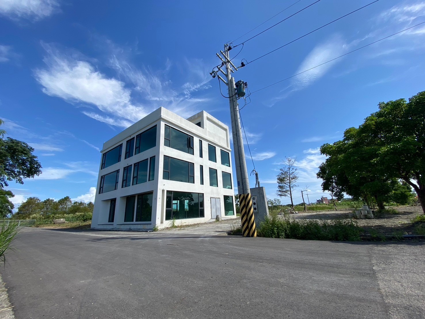 永慶許書豪★擁抱親水風景雙面路獨棟電梯農舍
