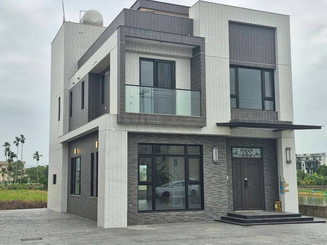 永慶許書豪★冬山國五旁全新五套房電梯農舍