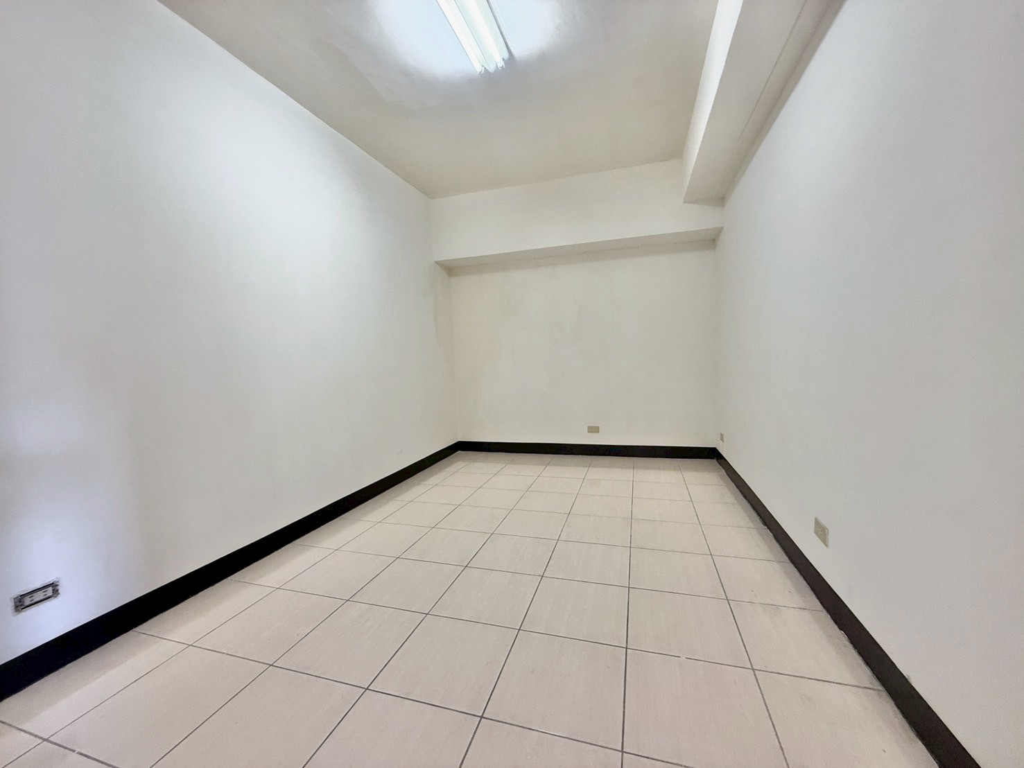 永慶許書豪★羅東鎮三房兩衛大坪數電梯華廈