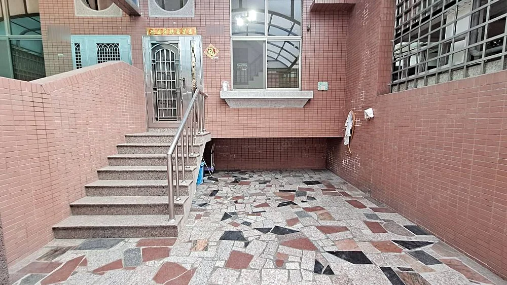 專員幫您處理近高鐵★三鐵共構★【大樓價】買稀有車庫透天釋出
