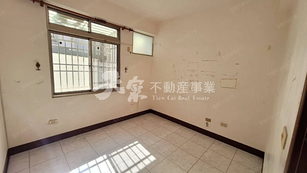 專員幫您處理近高鐵★三鐵共構★【大樓價】買稀有車庫透天釋出