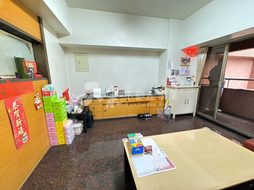 大順輕軌★鼎山＆建工商圈☆陽台進出三房美居