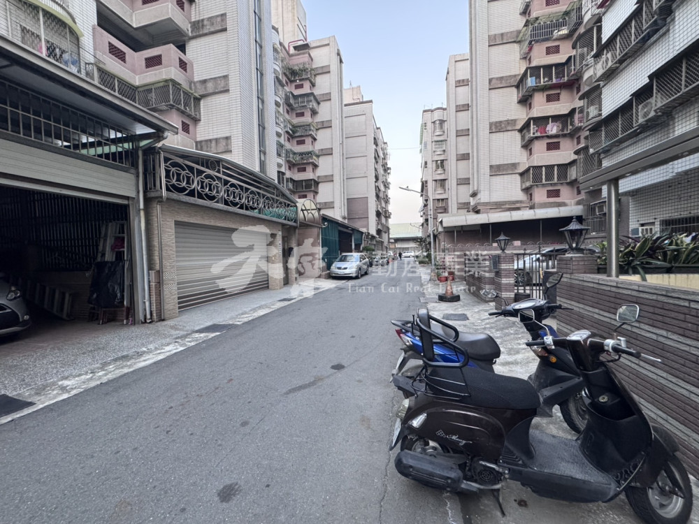 前鎮佛光國小華廈稀少釋出行情內賣
