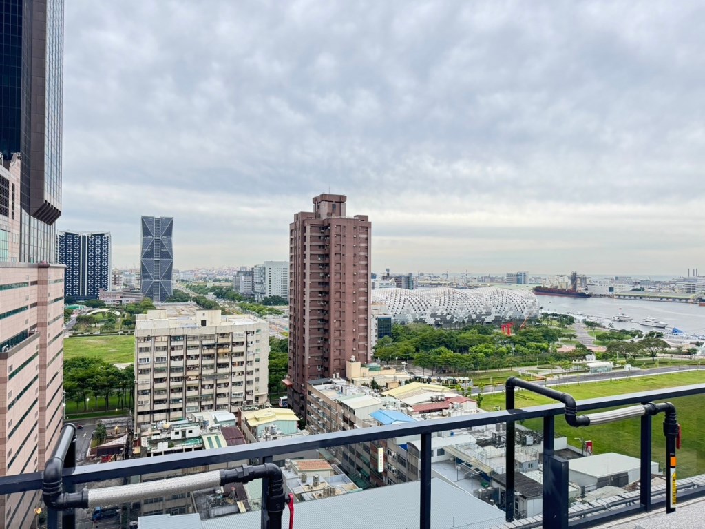 輝達亞灣三多百貨捷運商圈繽海高樓景觀全新未住美宅