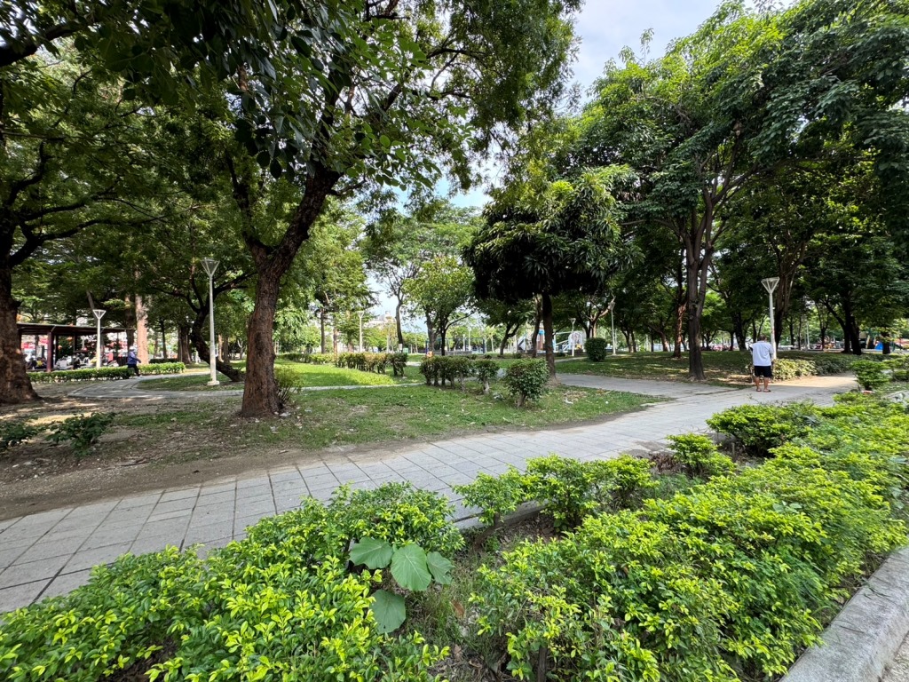 小港森林公園旁邊間車庫透天