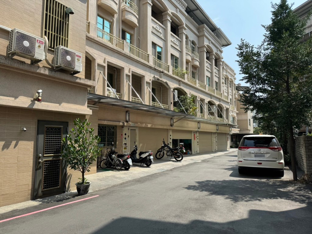 屏東高中自由廣東商圈面寬大地坪車庫別墅