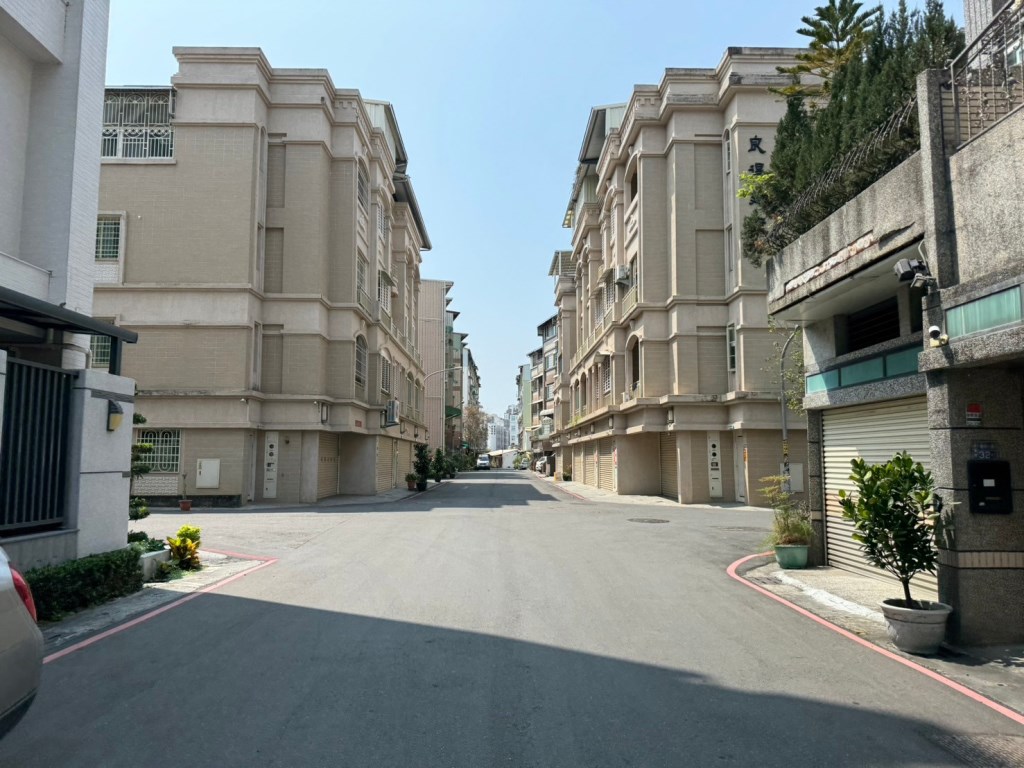 屏東高中自由廣東商圈面寬大地坪車庫別墅