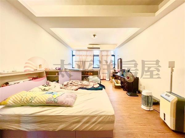 【沙鹿透天】成衣商圈臨路店透