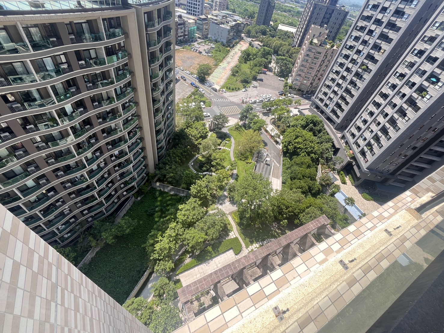 凱三稀有高樓層邊間大坪數兩房電梯華廈