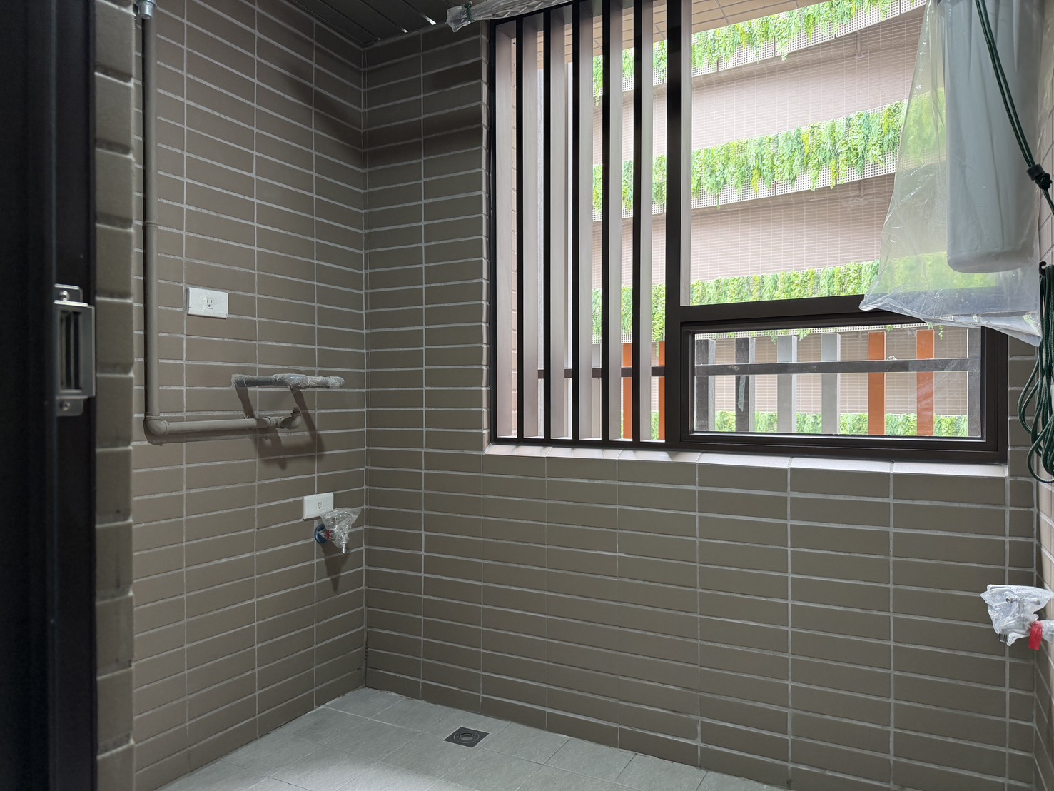 青埔高鐵A18全新交屋〈亞昕喜徠登〉低總價1+1房+平面車位