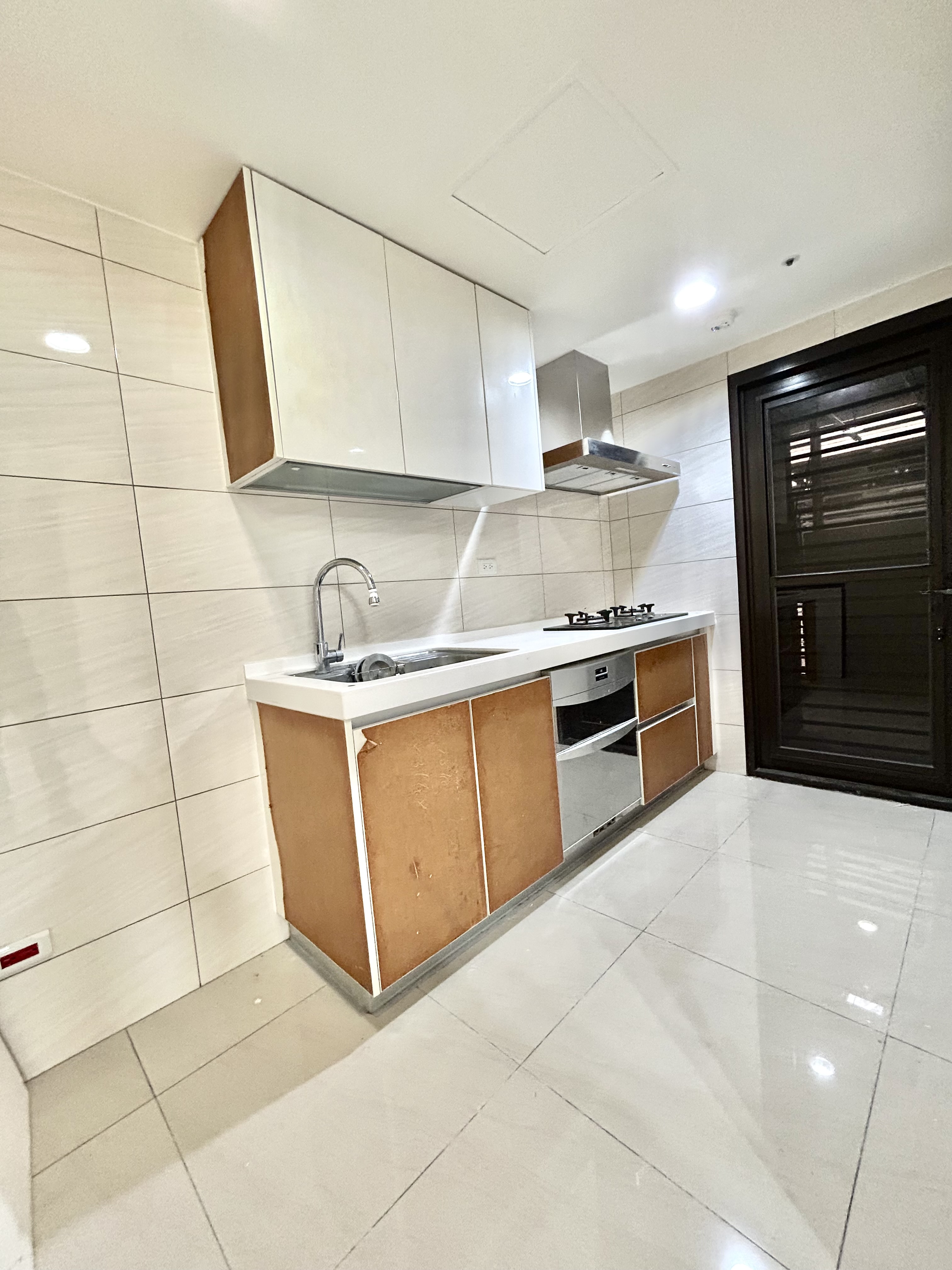 桃園高鐵A18站前廣場旁〈新潤國品苑〉高樓景觀三房+平面車位