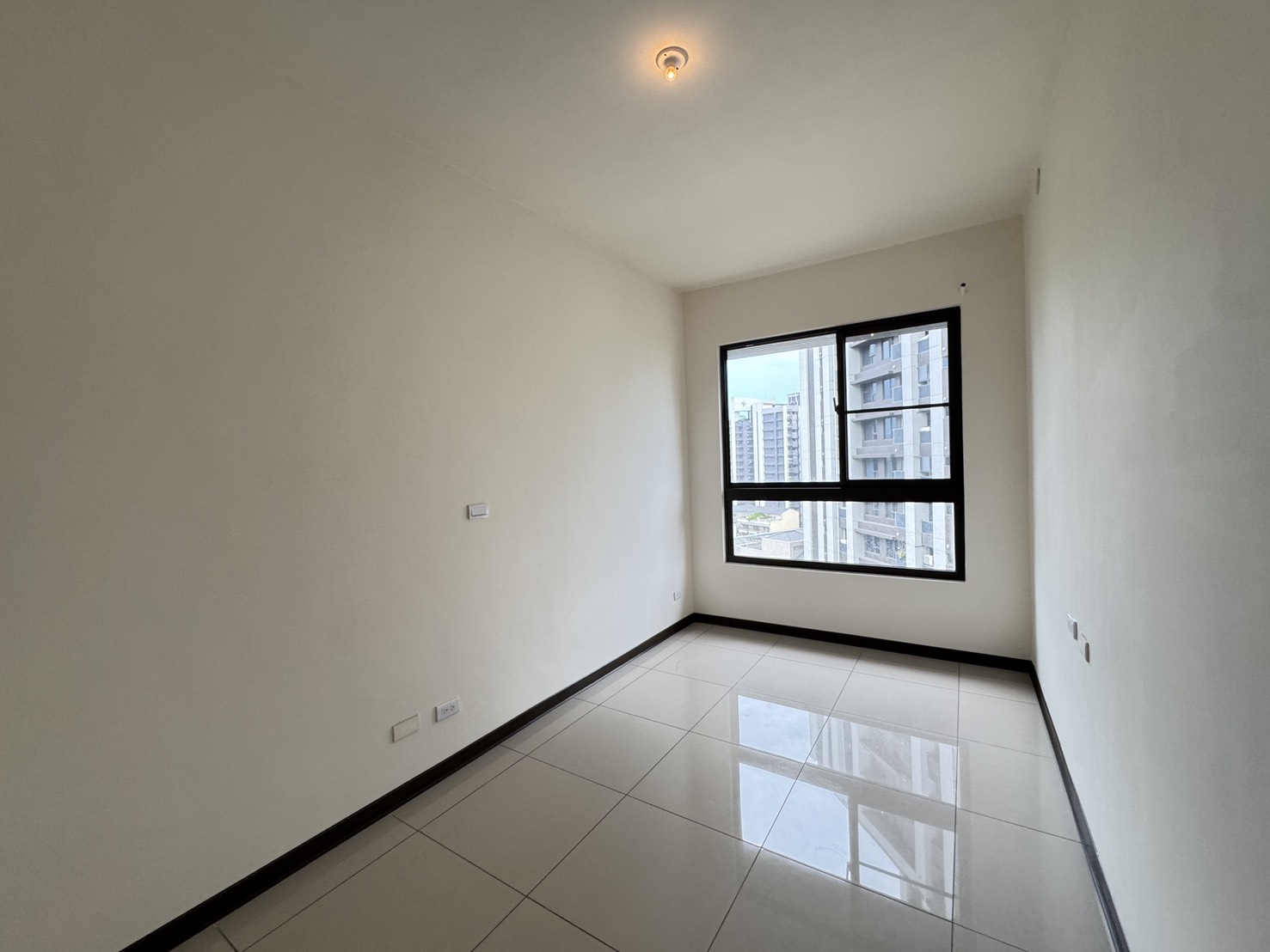 青埔A19全新交屋〈豐郡京硯〉成家兩房車