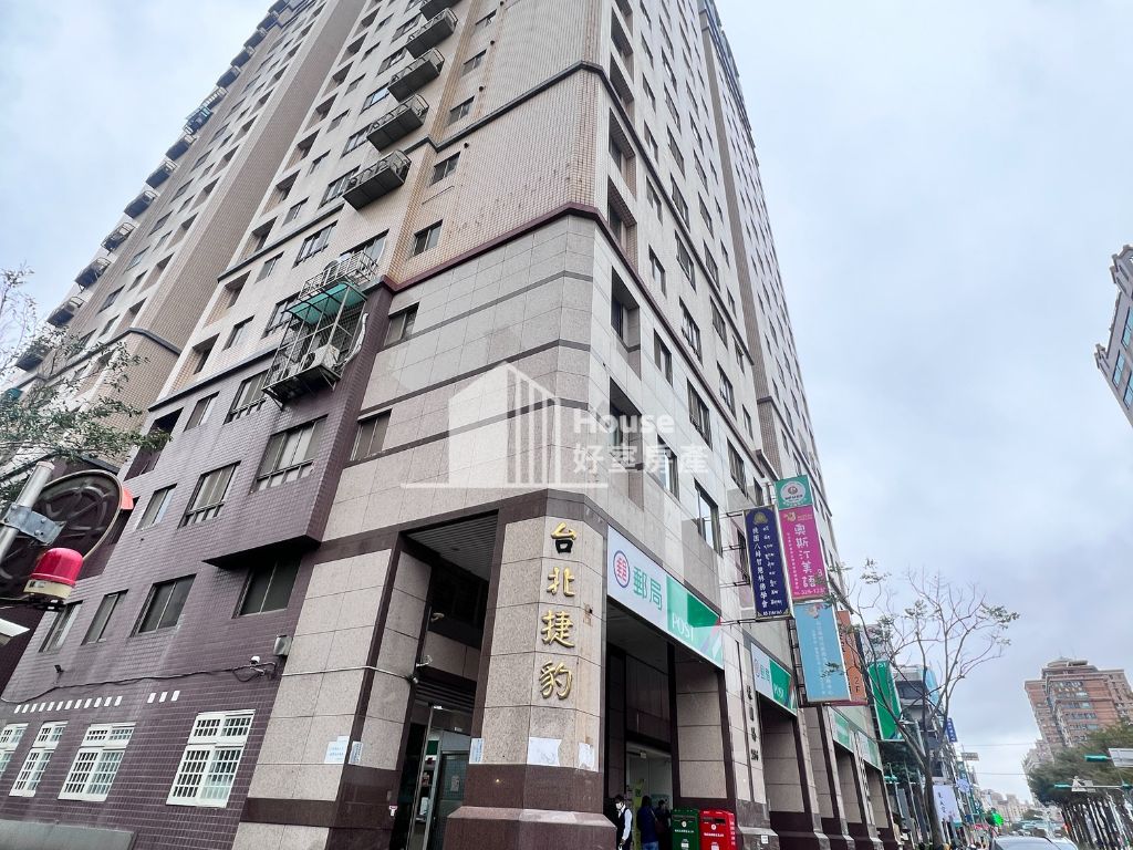 台北捷豹三房車~高樓層全新裝潢