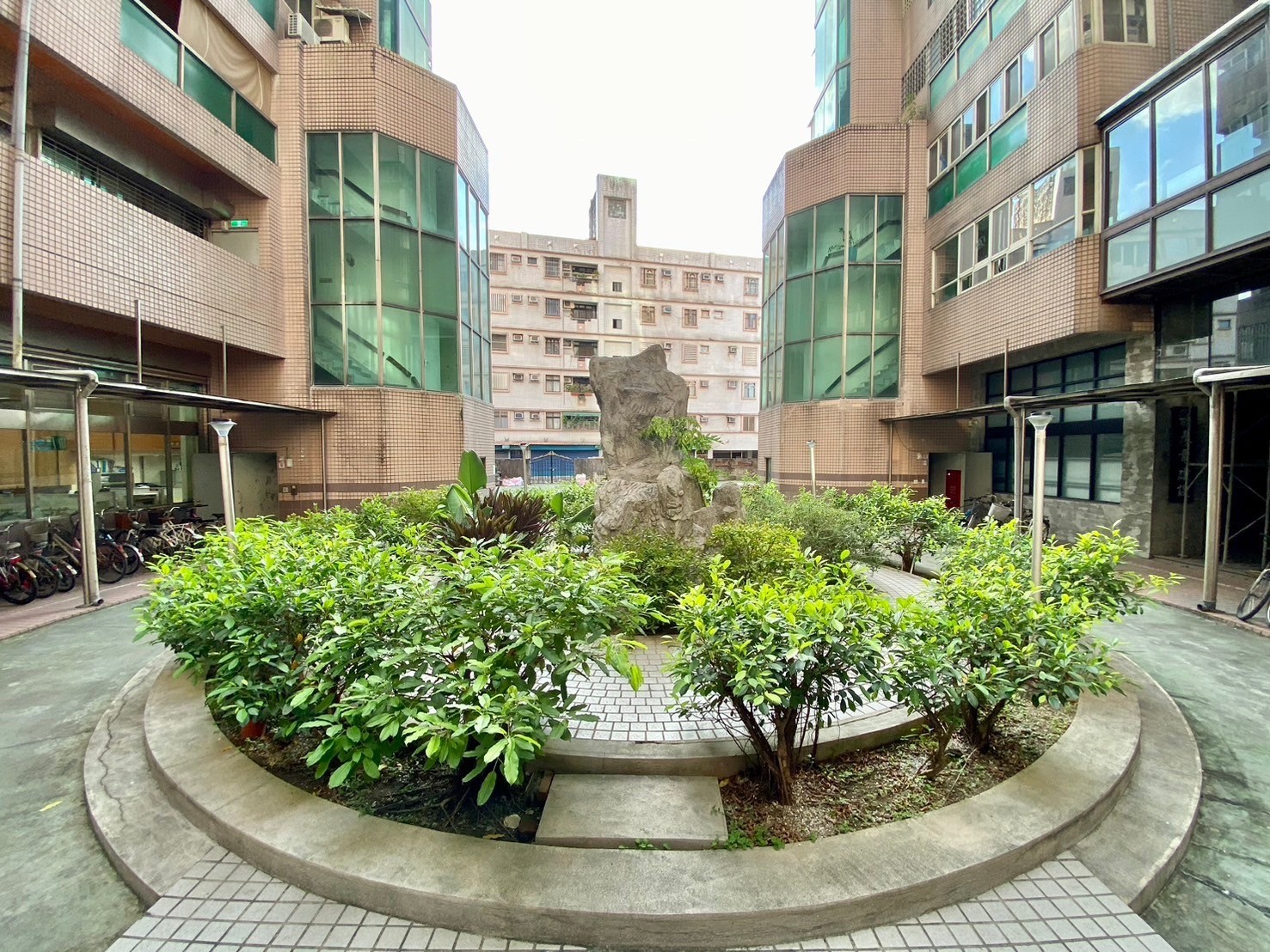 🏙【金融漢宮｜羅東市心稀有釋出二房＋車位】🏙 👉 售價只要 668萬，用低總價卡位市中心核心地段！