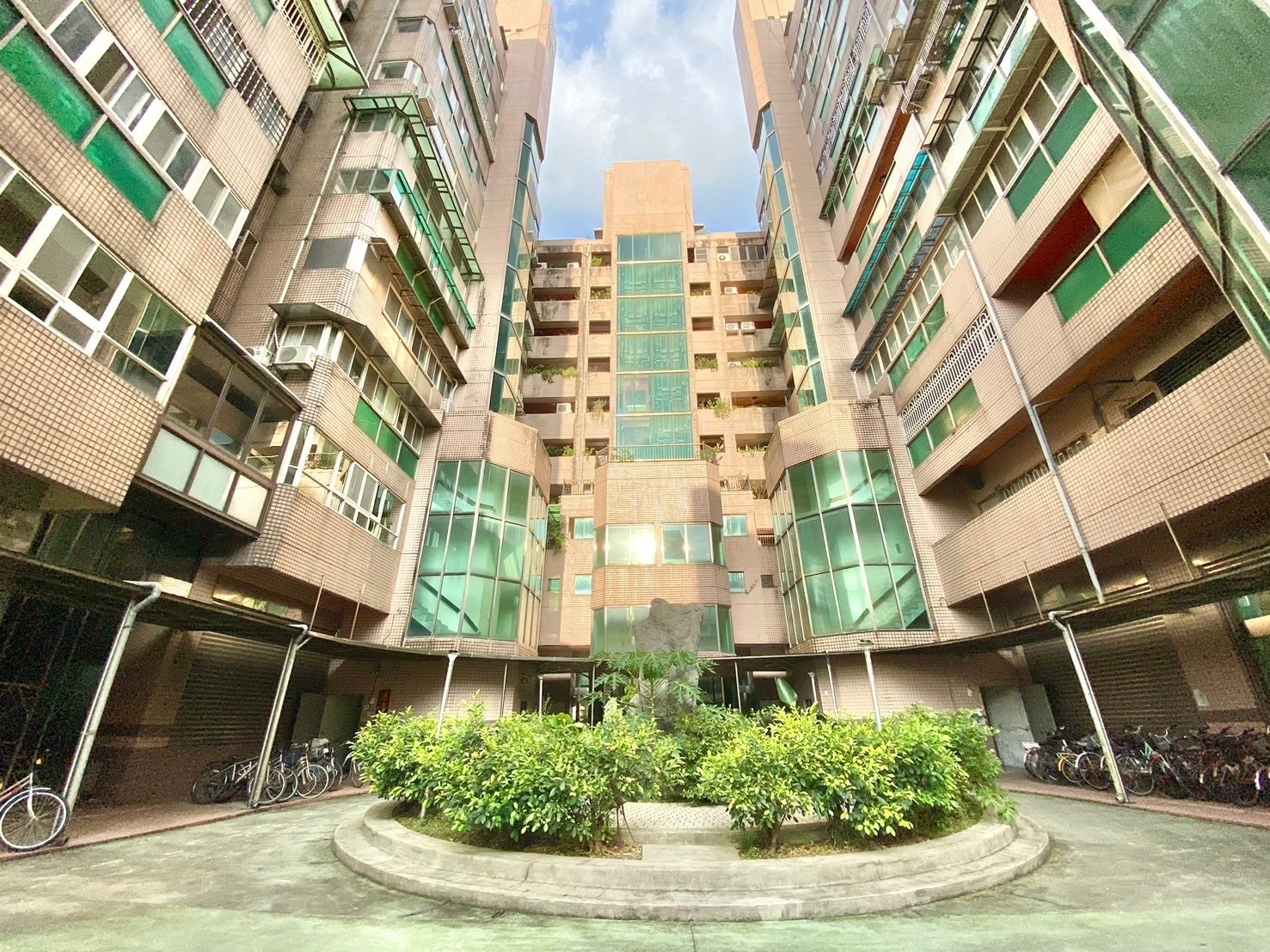 🏙【金融漢宮｜羅東市心稀有釋出二房＋車位】🏙 👉 售價只要 668萬，用低總價卡位市中心核心地段！