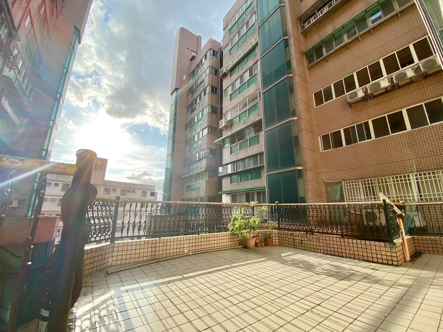 🏙【金融漢宮｜羅東市心稀有釋出二房＋車位】🏙 👉 售價只要 668萬，用低總價卡位市中心核心地段！