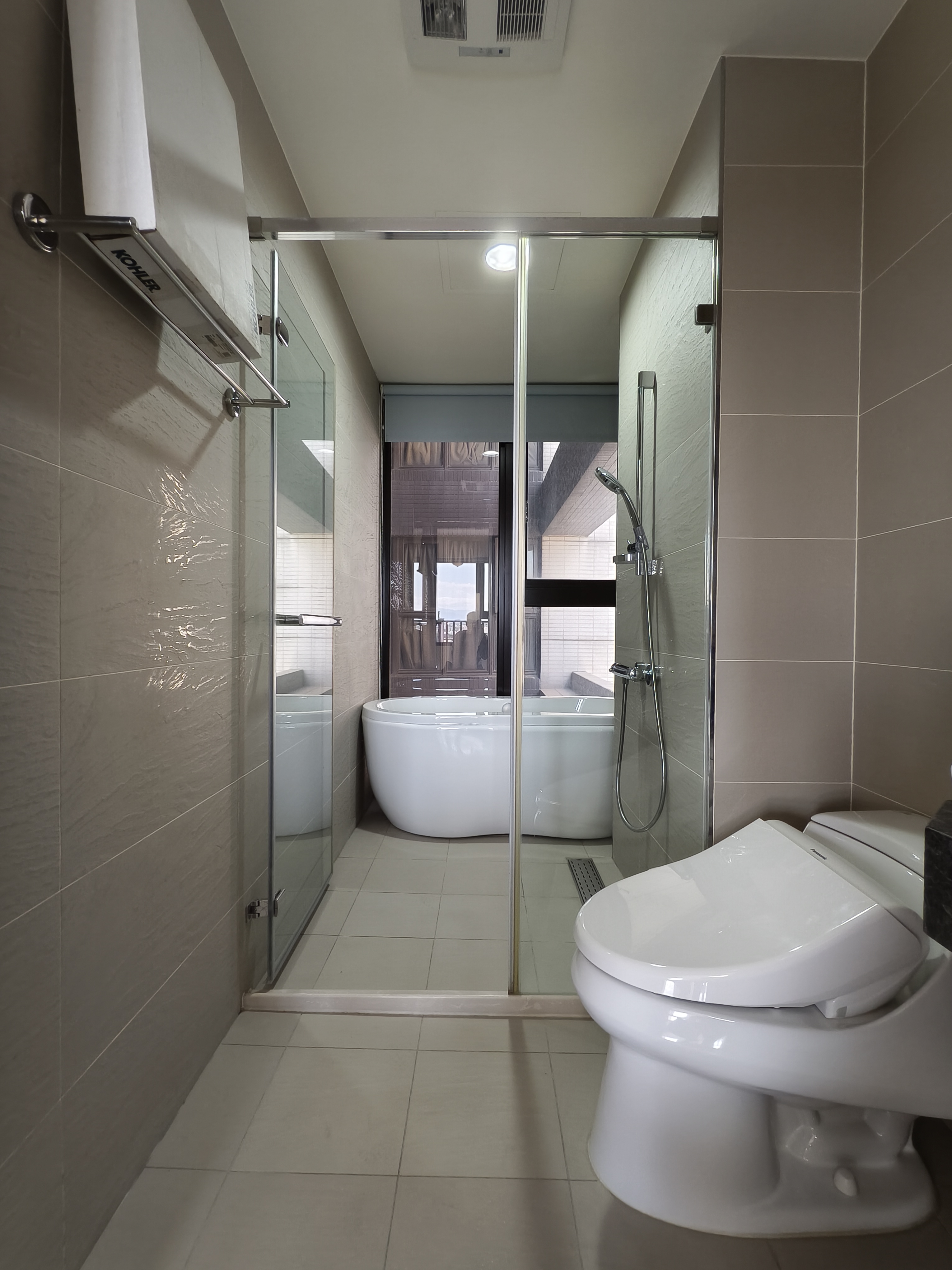 A18蛋黃區國寶苑3+1房車位