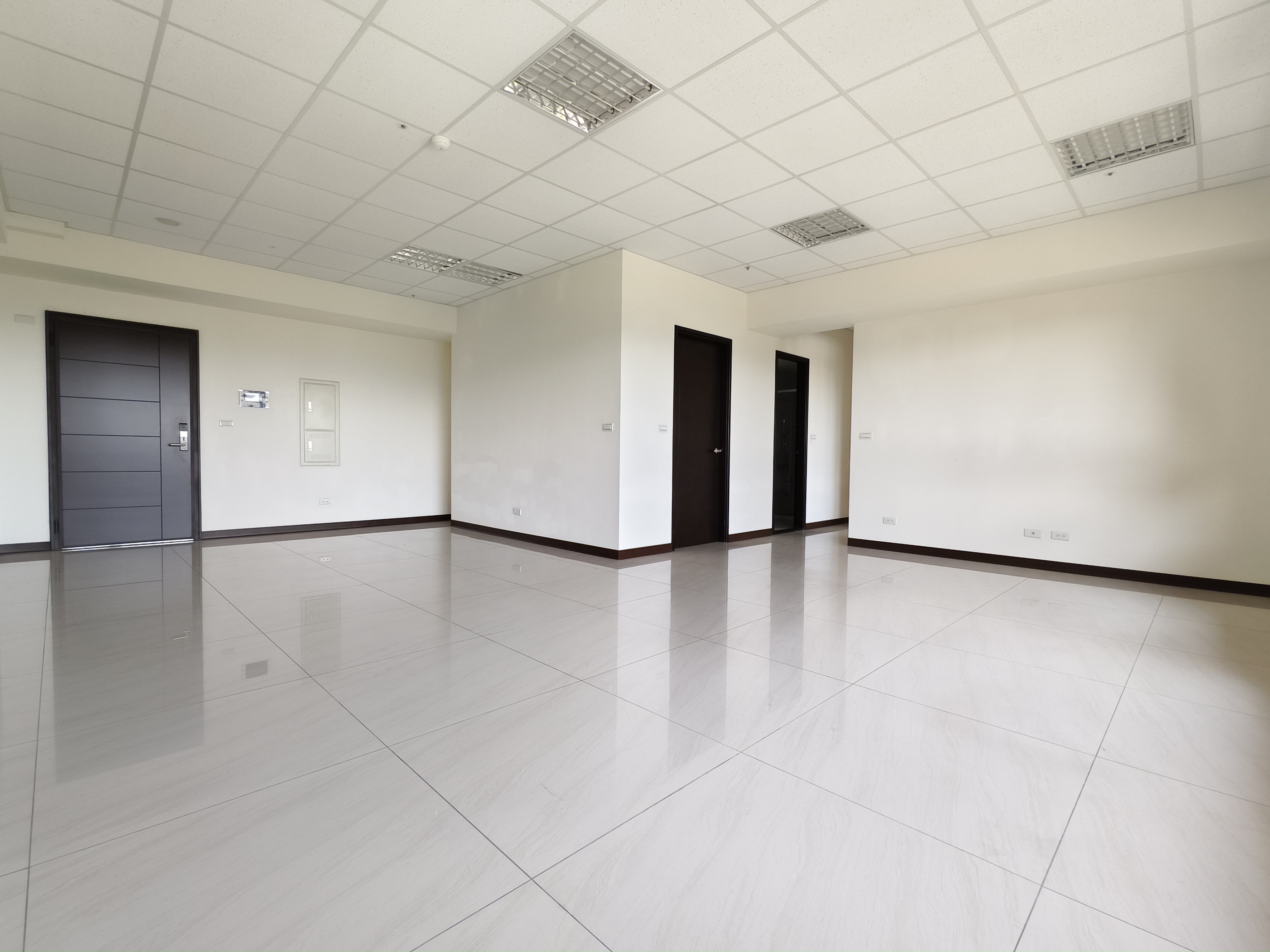 A18蛋黃區國寶苑3+1房車位