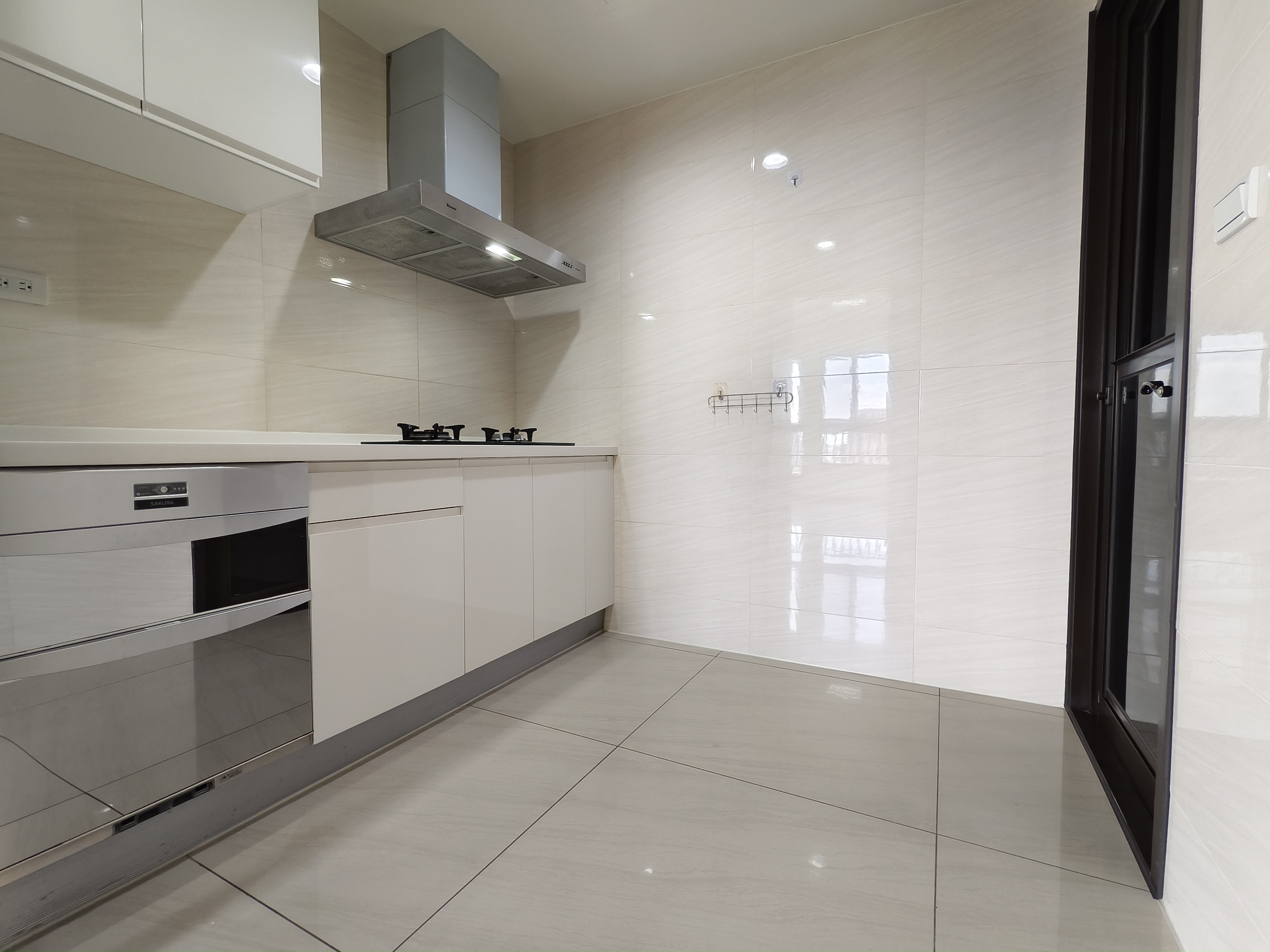 A18蛋黃區國寶苑3+1房車位