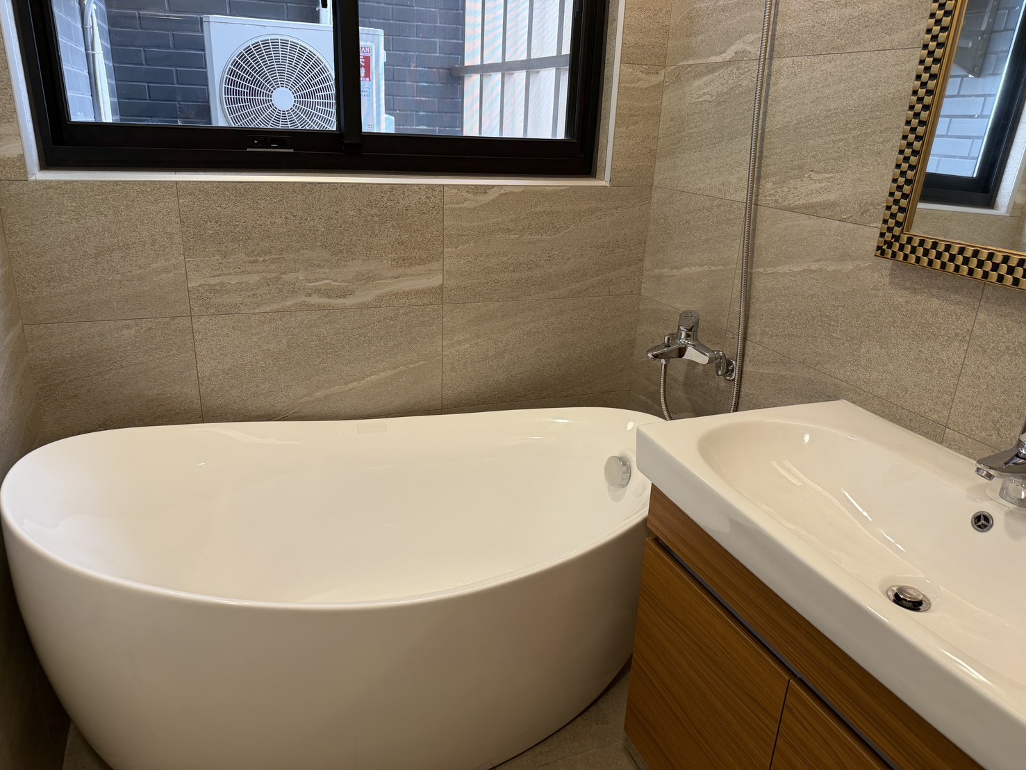 A19捷運威均晶鑽三房車位