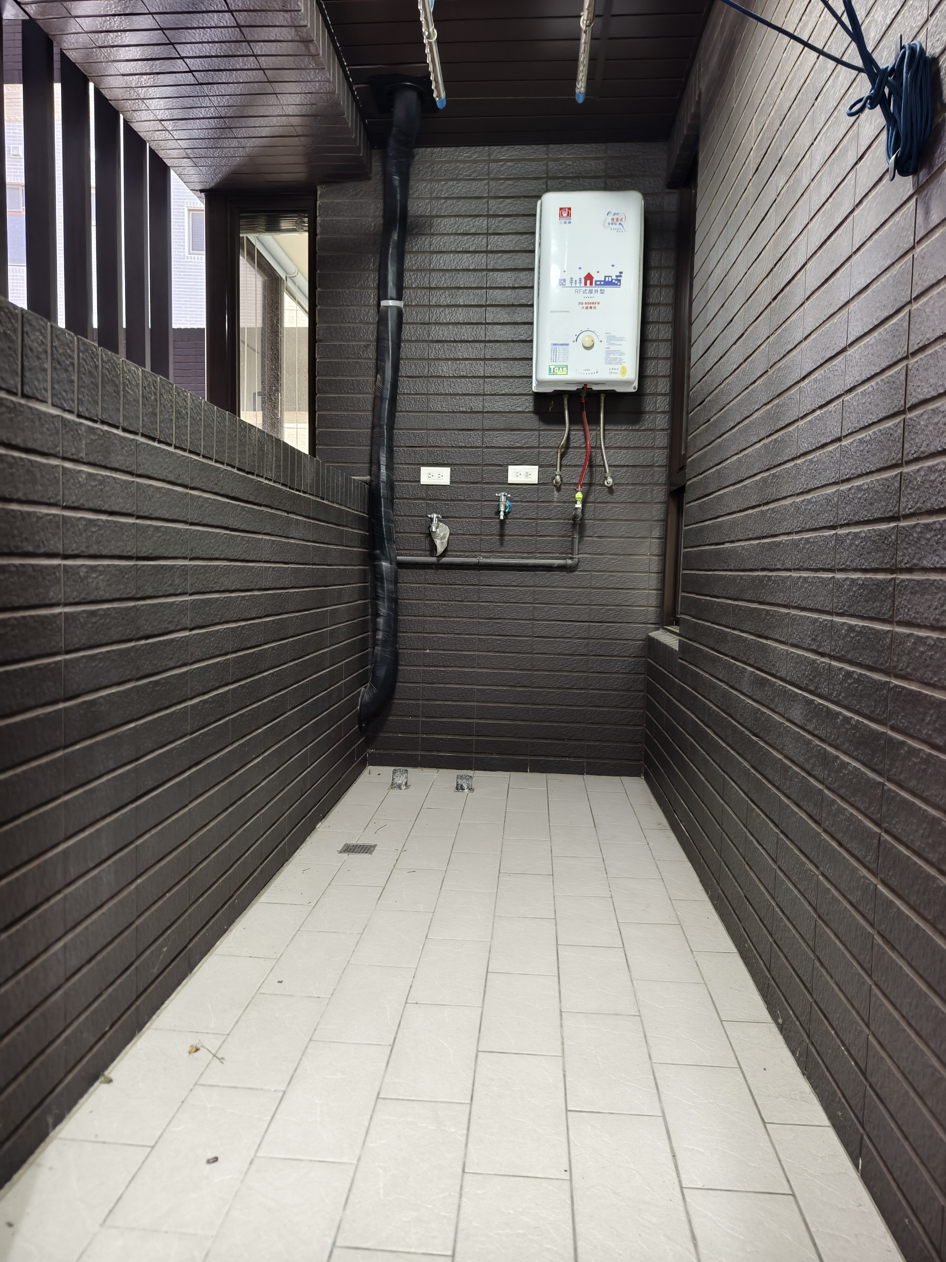 A18蛋黃區國寶苑3+1房車位