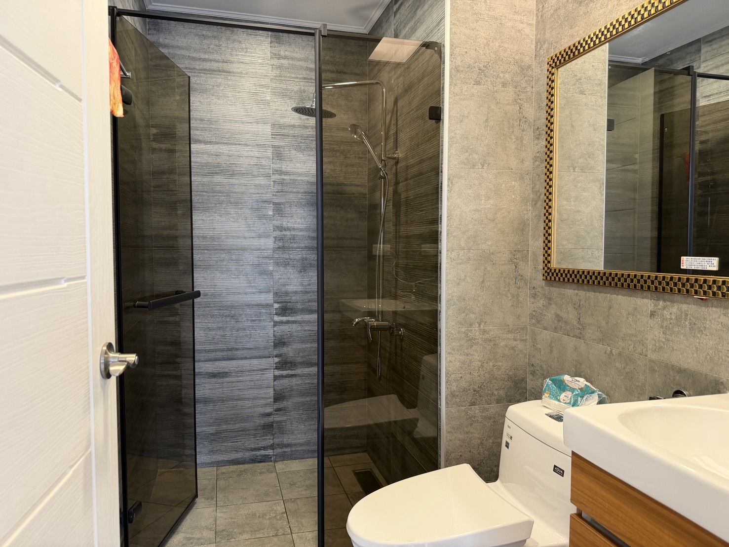 A19捷運威均晶鑽三房車位