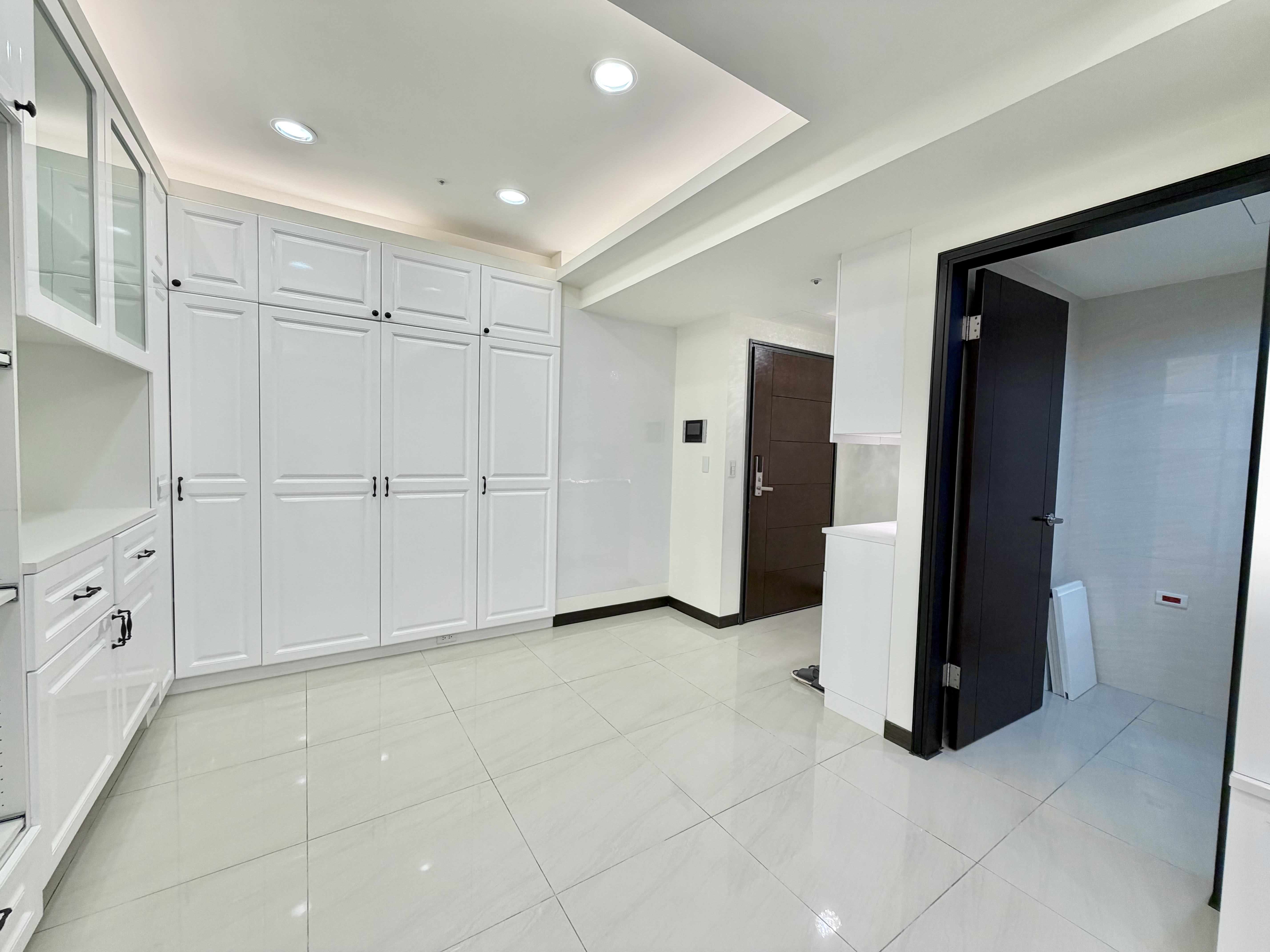 ⭐⭐⭐高鐵捷運A19『國峰苑』裝潢三房+車位