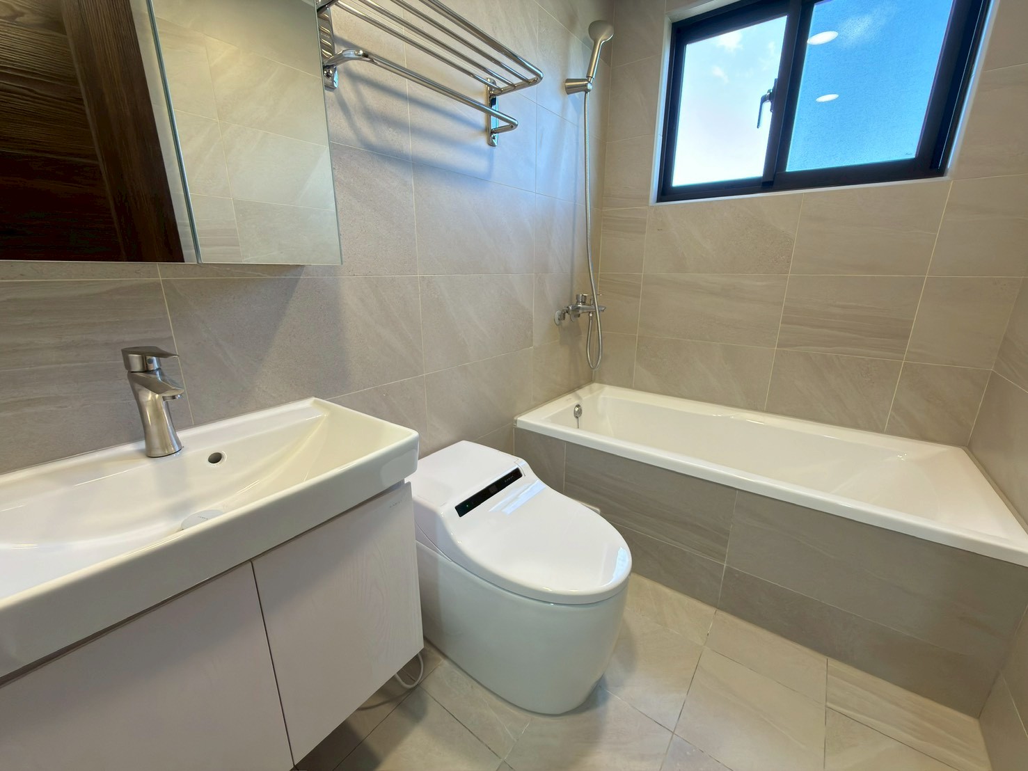 大園客運 | 可寵可租補 | 全配含管 | 英堡日朗大三房車位