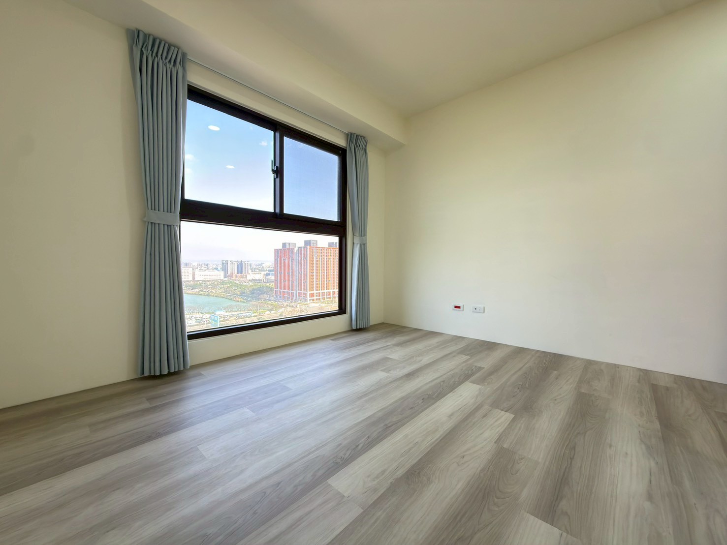 大園客運 | 可寵可租補 | 全配含管 | 英堡日朗大三房車位