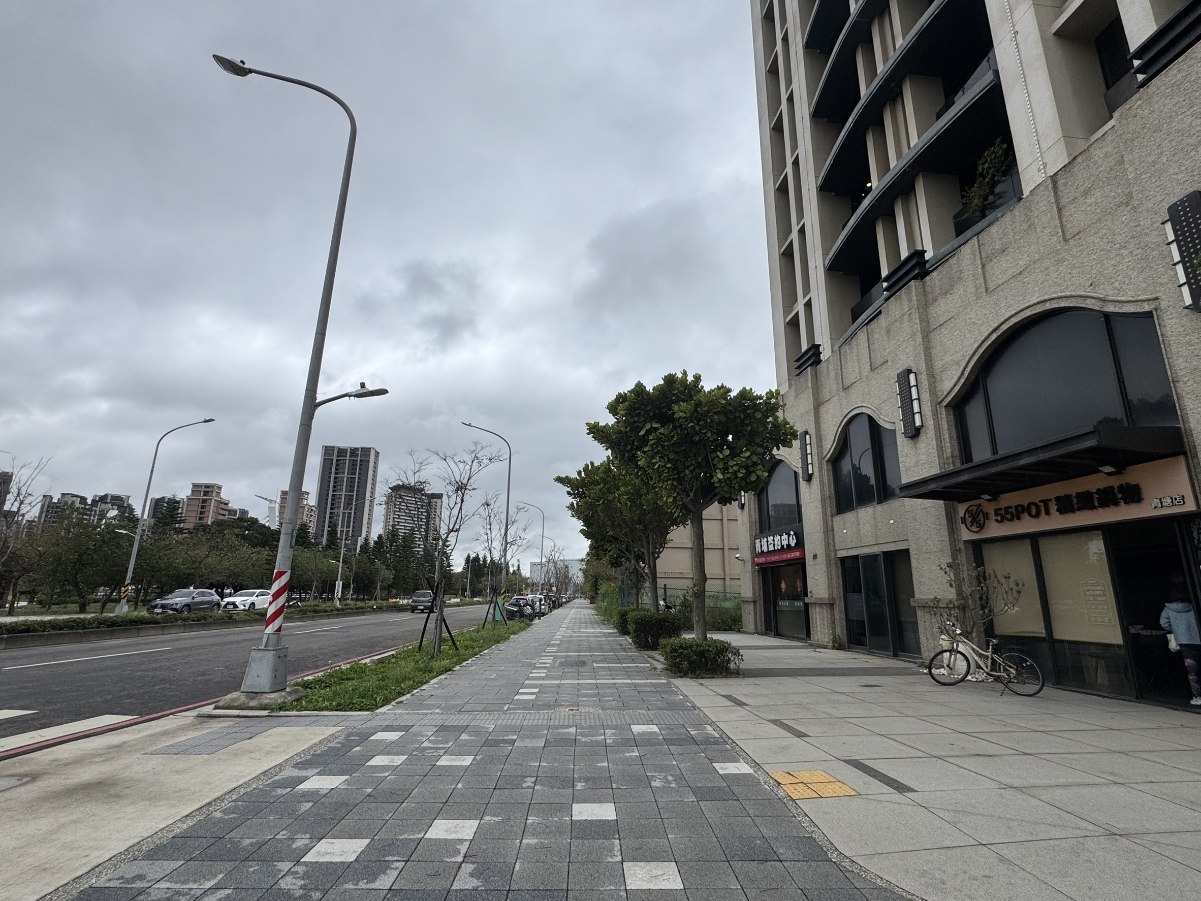 順儷MIHO正青塘園三角窗挑高7米金店面