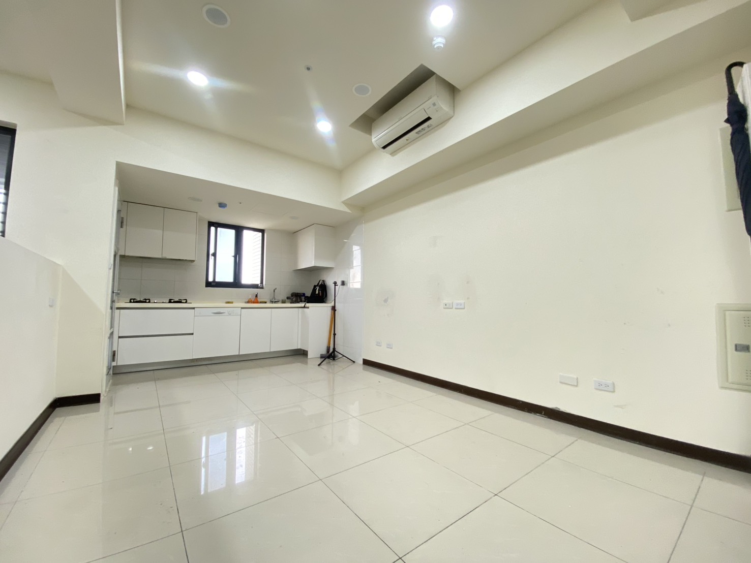 ⭐⭐⭐中壢運動公園旁2房平面車位