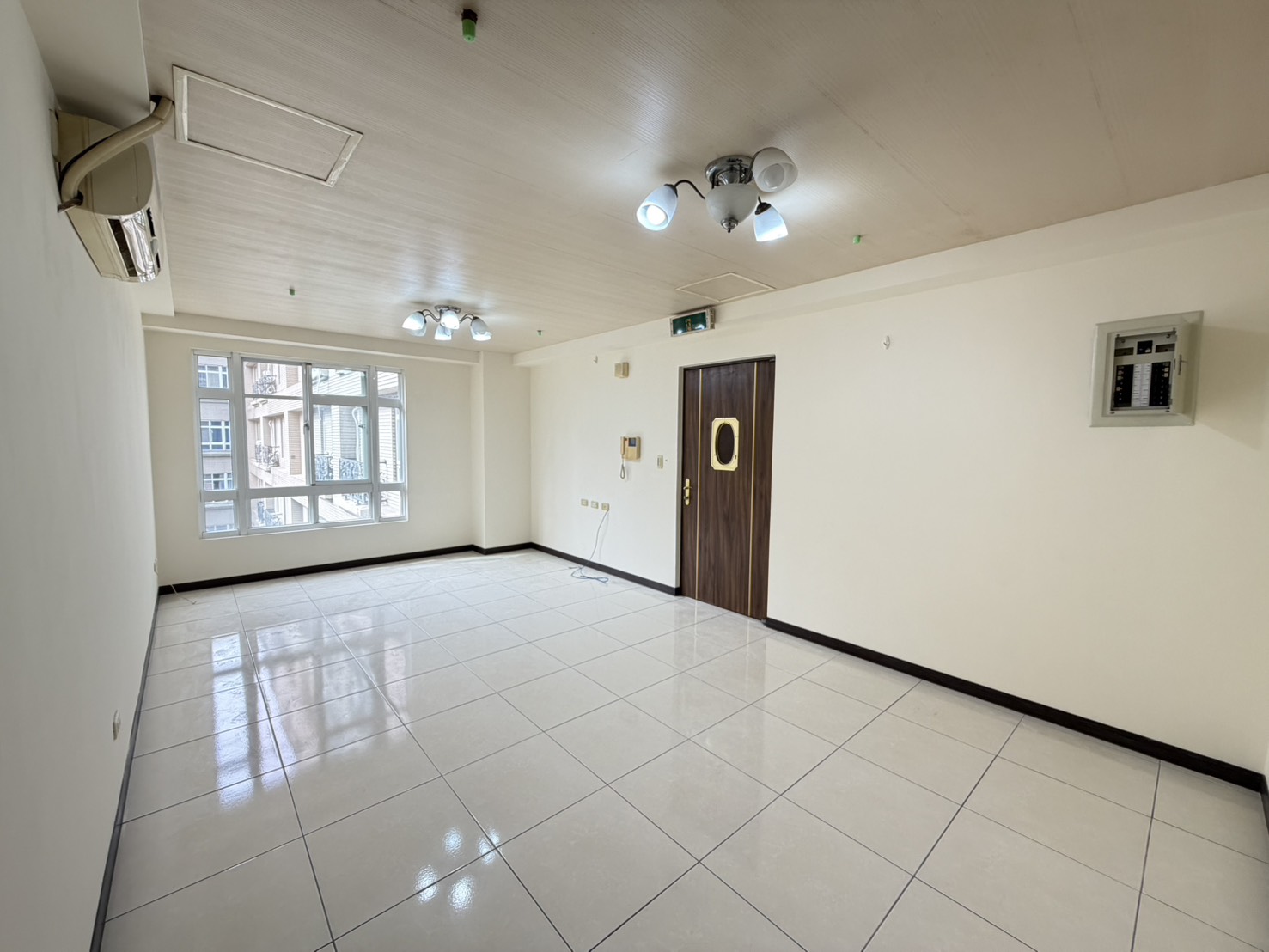 誠意出售價格調整!!⭐⭐⭐獨家平鎮-東方之星三房車位