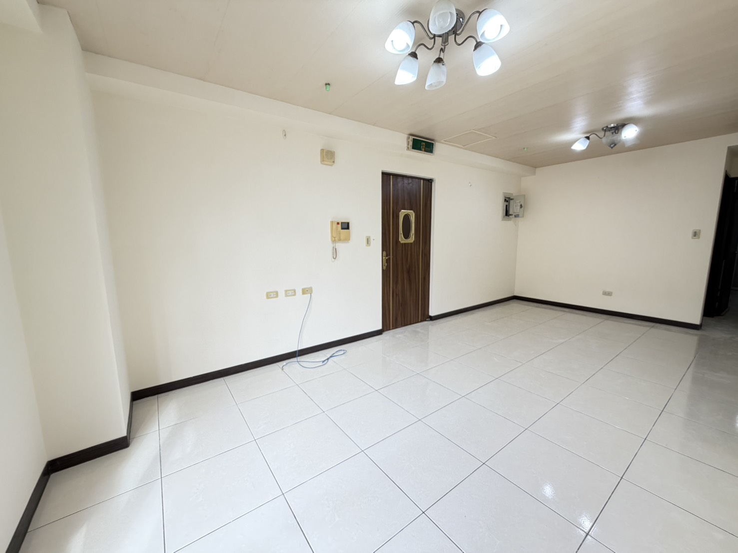 誠意出售價格調整!!⭐⭐⭐獨家平鎮-東方之星三房車位