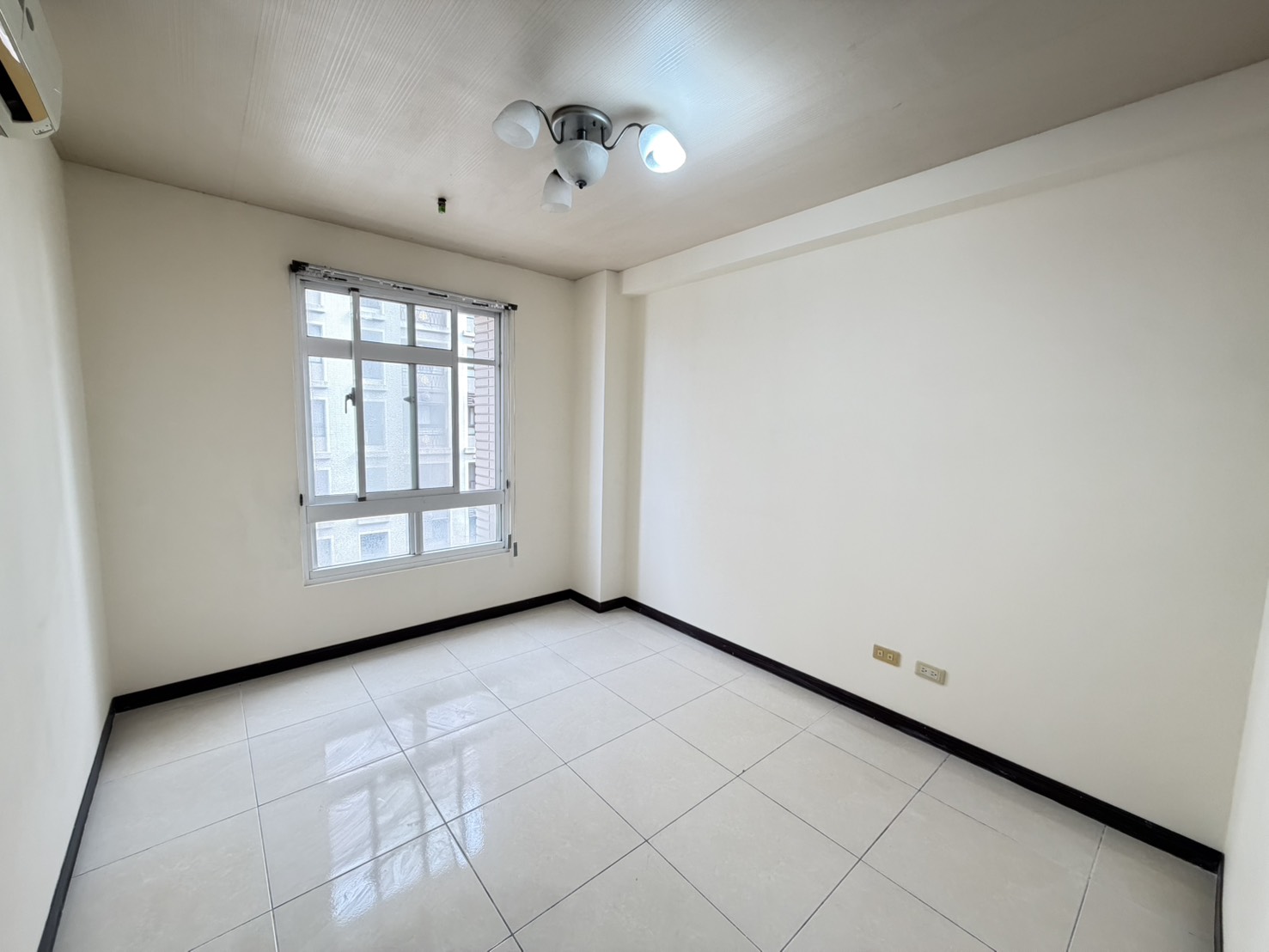 誠意出售價格調整!!⭐⭐⭐獨家平鎮-東方之星三房車位