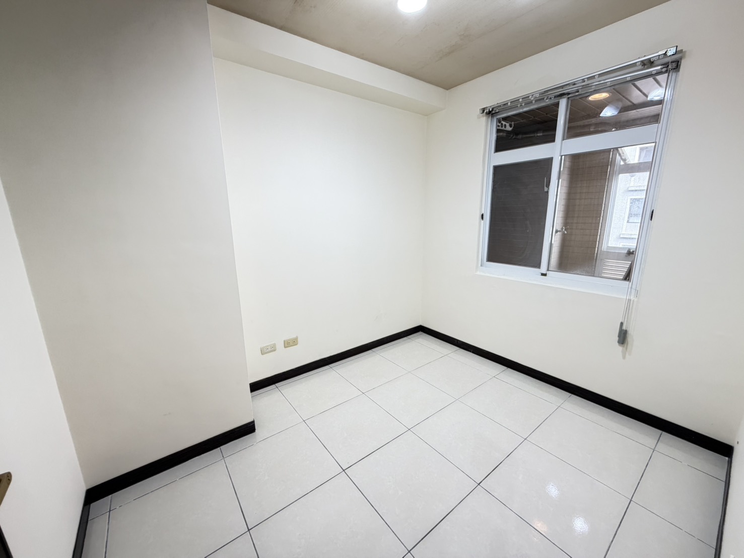 誠意出售價格調整!!⭐⭐⭐獨家平鎮-東方之星三房車位