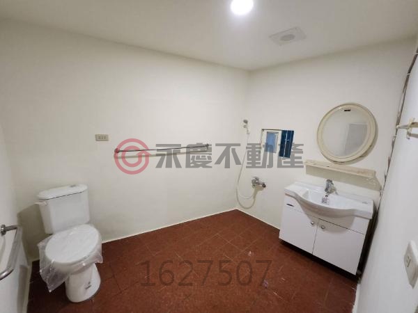 彰化市黃金整棟收租透天厝8房7衛
