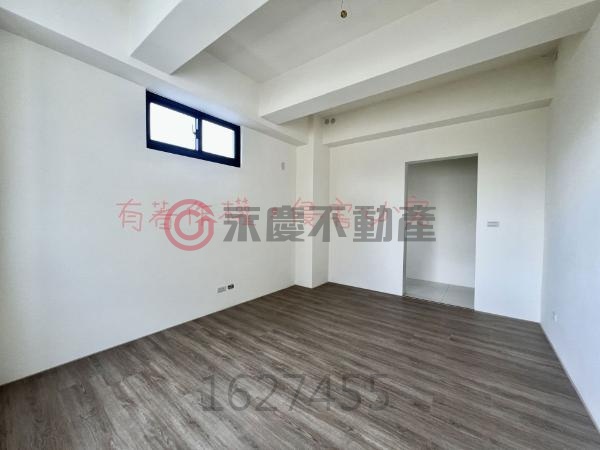 良為芳鄰長億商圈臨路朝南大面寬