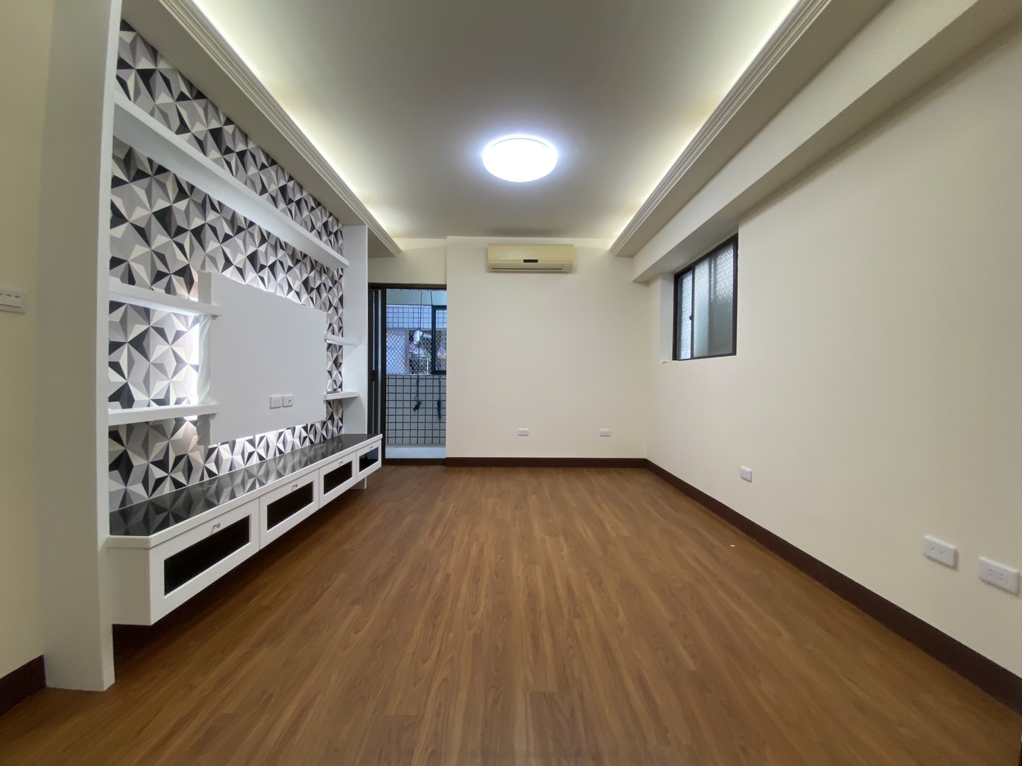 立人學區超值樓店~店住合一