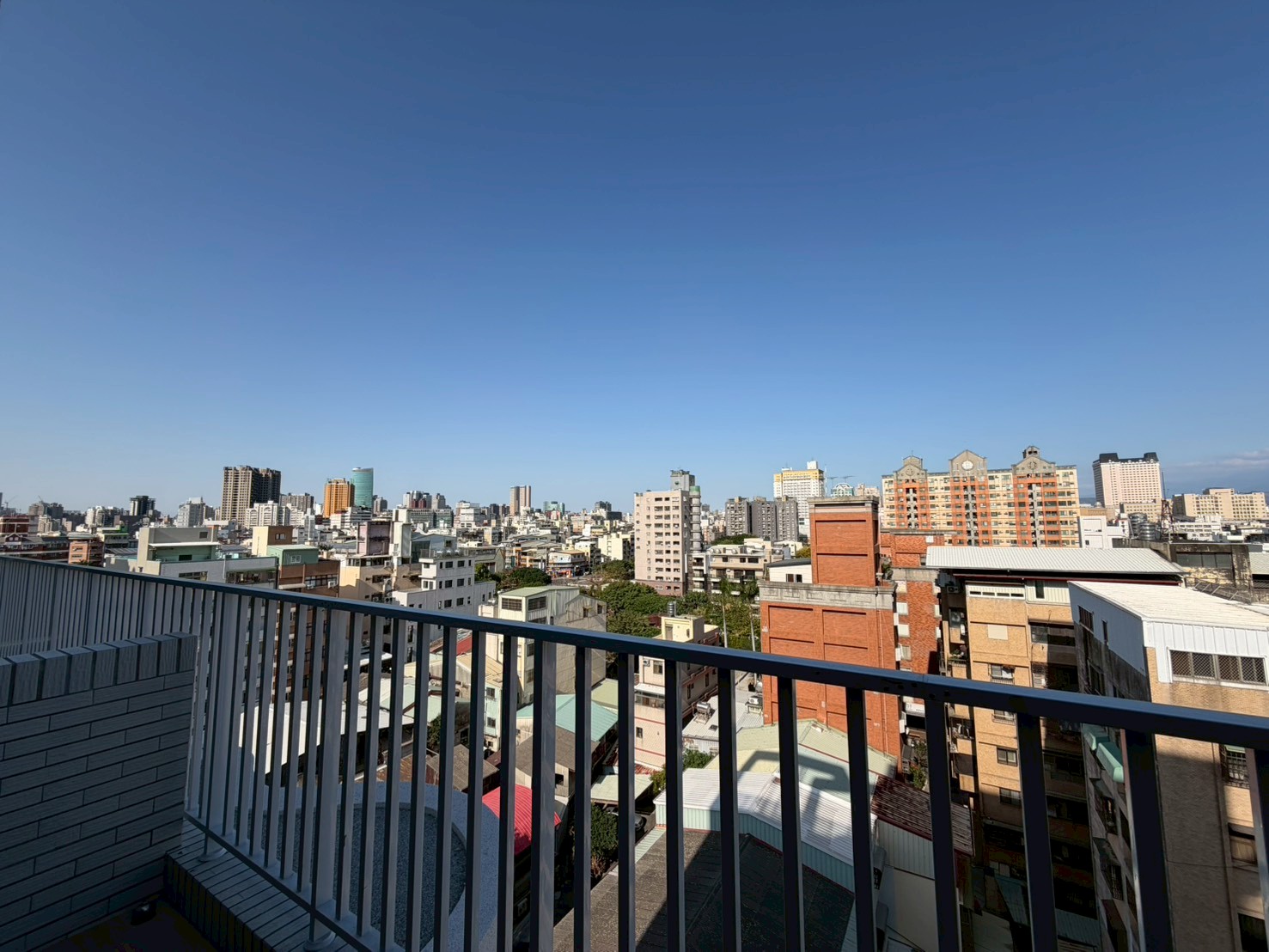 專任｜國美好好西區高樓層視野兩房附車位｜有露臺｜鑰匙在手