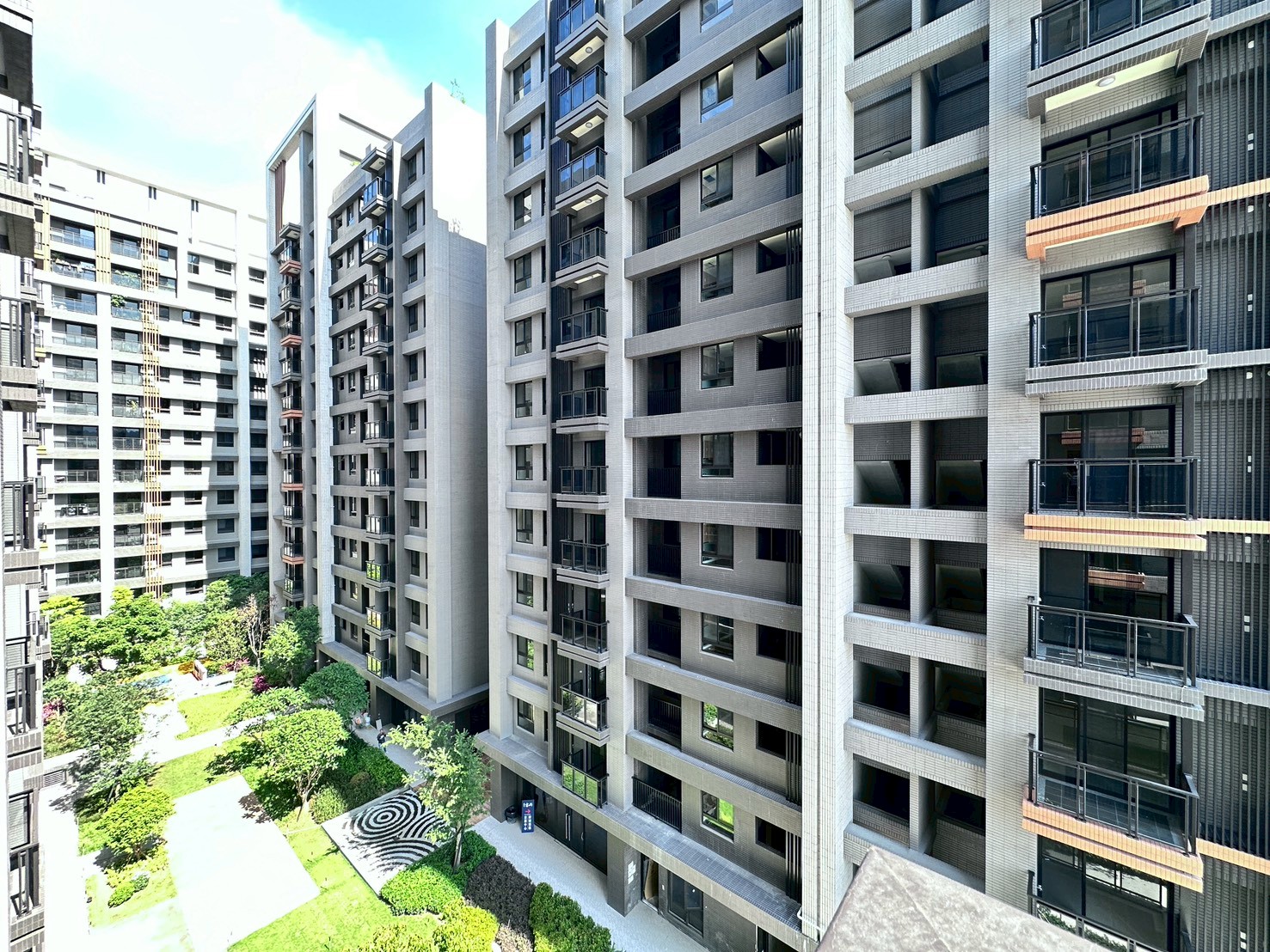 北屯丨機捷特區好市多旁富宇富好全新兩房平車