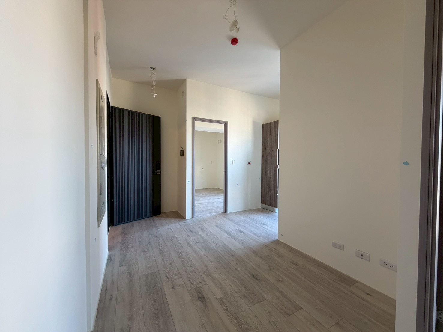 專任｜國美好好西區高樓層視野兩房附車位｜有露臺｜鑰匙在手