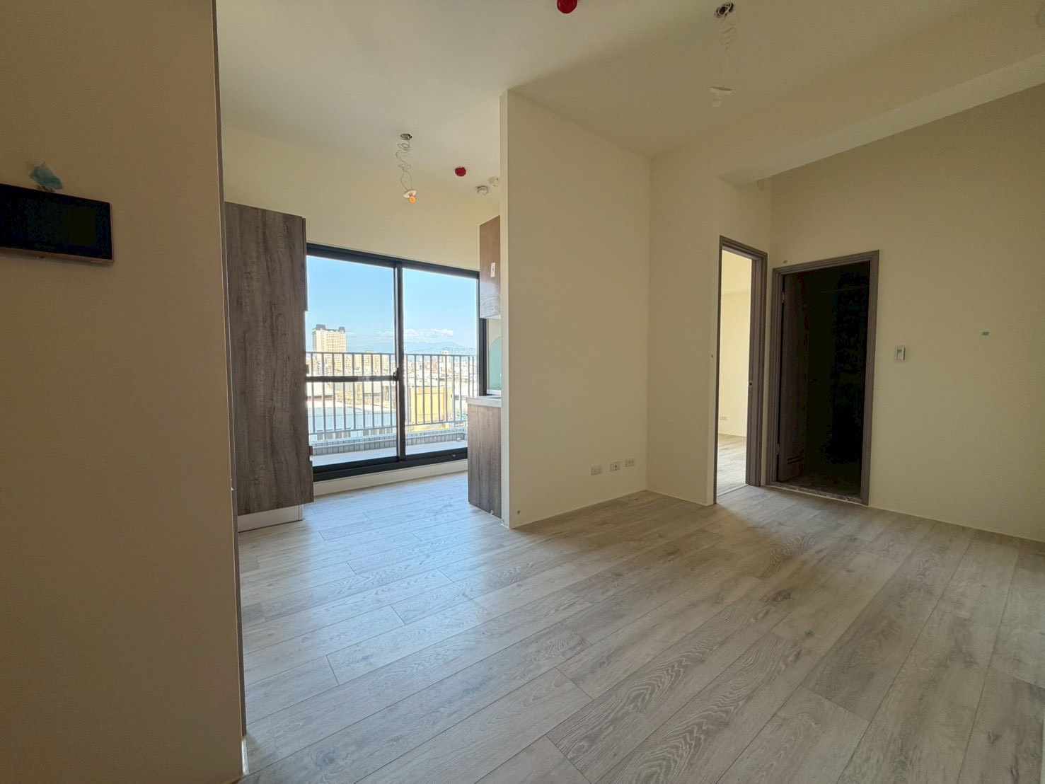 專任｜國美好好西區高樓層視野兩房附車位｜有露臺｜鑰匙在手